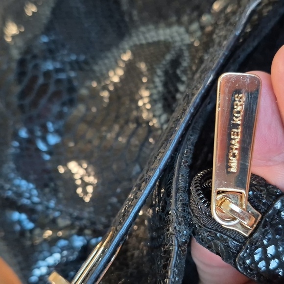 Michael Kors Black Patent Python Hobo Purse Great Condition - Picture 11 of 11